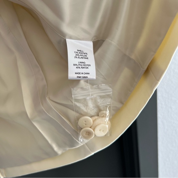 Helsa Heavy Satin Double Breasted Jacket in Bone Size XS NEW! New with tags! - Picture 9 of 12
